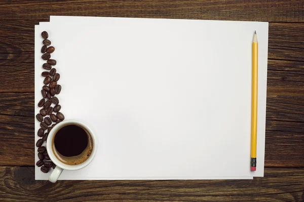 Leeres Blatt weißes Papier und Kaffee — Stockfoto