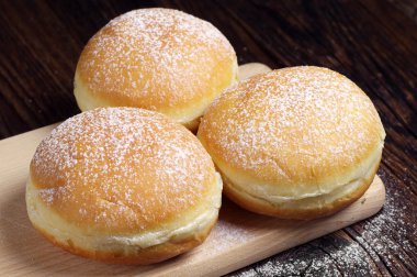 Üç şekerli çörek 