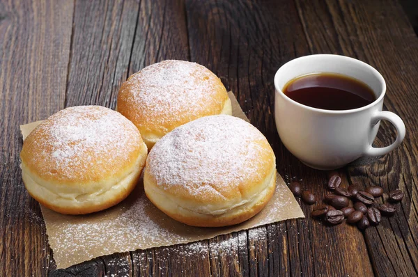 Süße Donuts mit Kaffee — Stockfoto