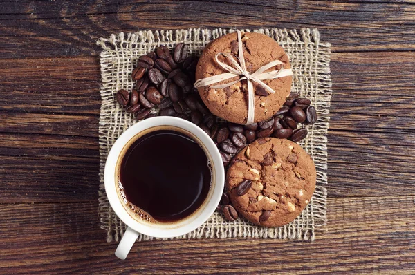 Kaffee und Schokoladenkekse — Stockfoto