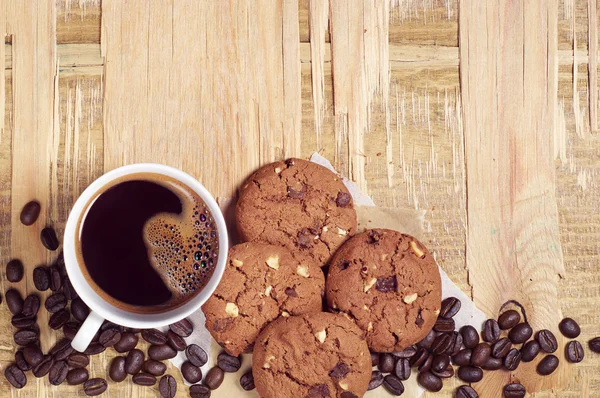 Schokoladenkekse und Kaffee Stockfoto
