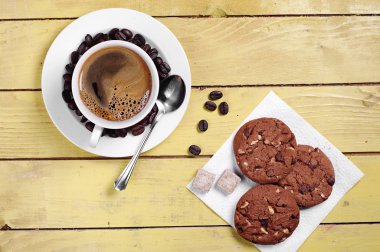 Kahve ve çikolatalı kurabiye. 