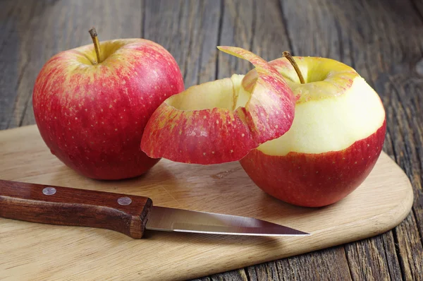 Manzana roja pelada — Foto de Stock