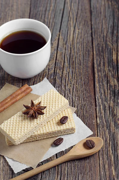 Koffie en zoete wafeltjes — Stockfoto