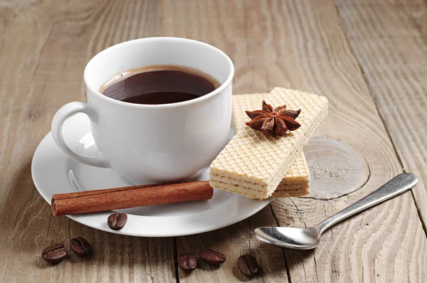 Káva a sladké oplatky — Stock fotografie