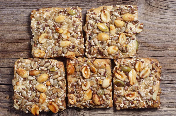 Biscoitos com nozes e sementes — Fotografia de Stock