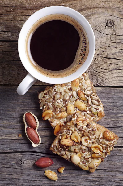 Cookies met noten en koffie — Stockfoto