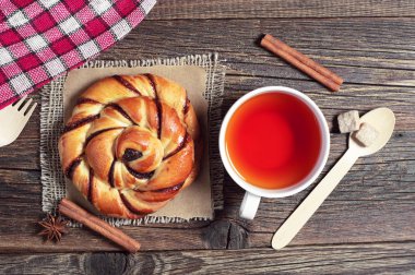 Çay Kupası ve tatlı çörek