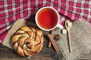 Çay Kupası ve tatlı çörek