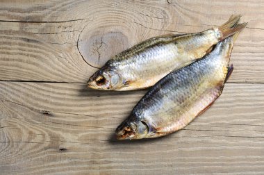 iki kurutulmuş balık