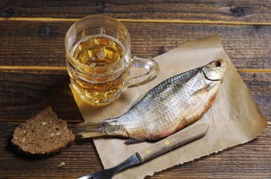 bira ve kurutulmuş balık
