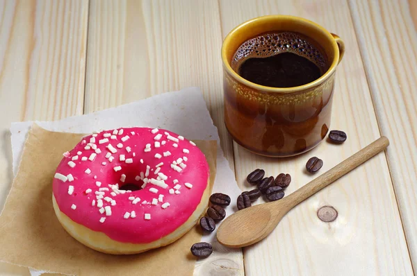 Koffiekopje en de donut — Stockfoto