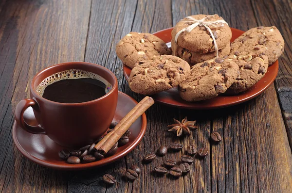 Koffie en chocoladekoekjes — Stockfoto