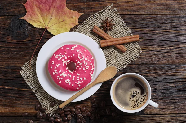 Café con rosquilla dulce — Foto de Stock