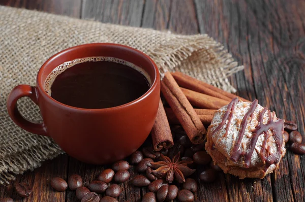 Café et biscuits au chocolat — Photo