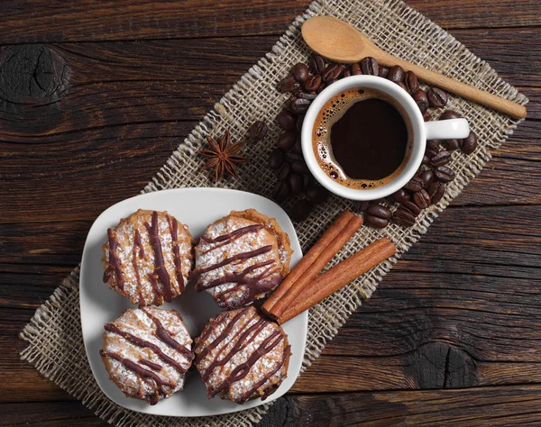 Kopp kaffe och choklad cookies — Stockfoto