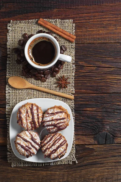 Cup of coffee and chocolate cookies — Stock Photo, Image