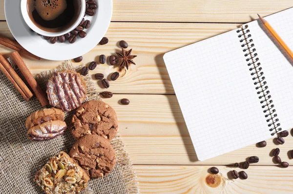 Koffie, koekjes en Kladblok — Stockfoto