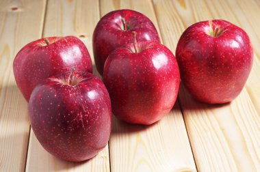 büyük kırmızı elmalar