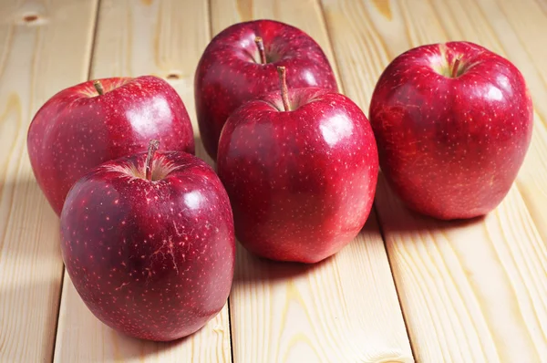 Manzanas rojas grandes —  Fotos de Stock