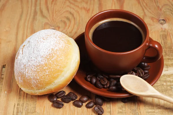 Kaffee mit süßem Donut — Stockfoto