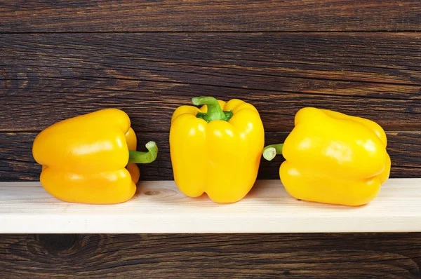 Paprika jaune dans un bol — Photo