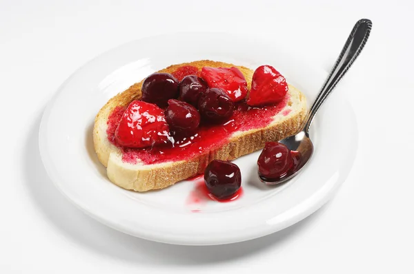 Bread with canned fruits — Stock Photo, Image