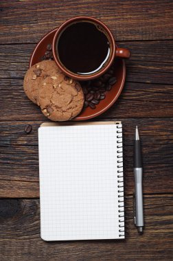 fincan kahve ve not defteri