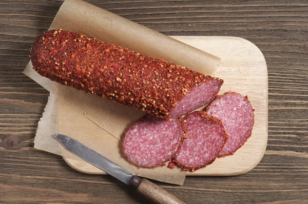 Worst salami met kruiden — Stockfoto