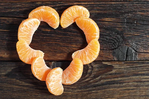 Mandarina pelada en la mesa —  Fotos de Stock