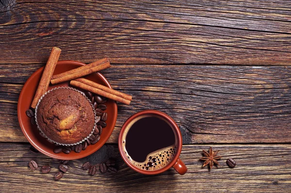 Čokoládové košíčky a káva — Stock fotografie