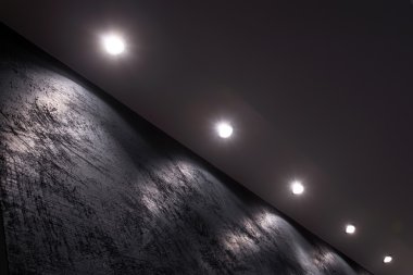 Duvar ve aydınlatma