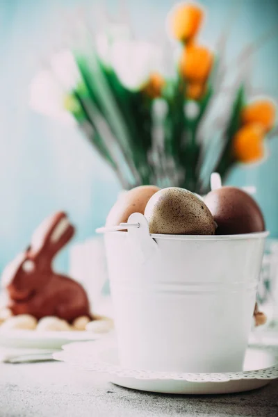 Eggs and bunny on Easter table — Stock Photo, Image