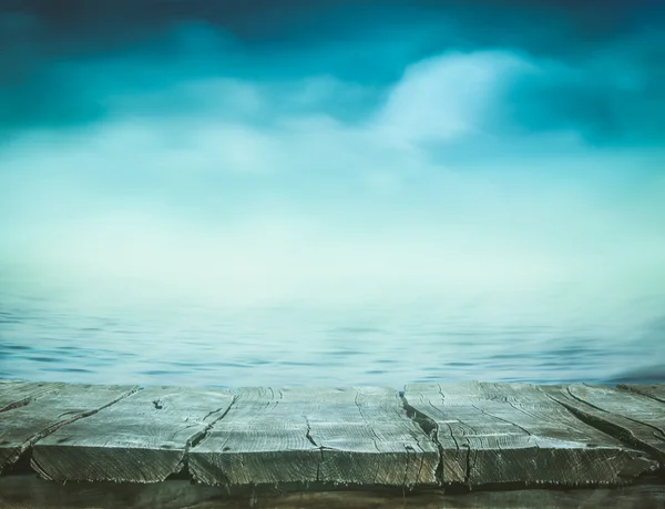 海と木のテーブル — ストック写真