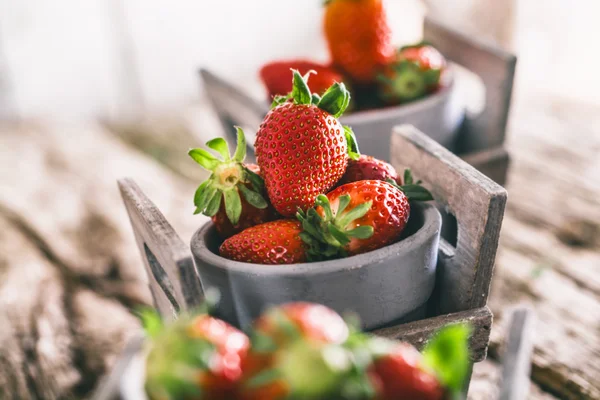 Fresas sobre madera — Foto de Stock