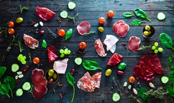 Vista dall'alto rustica degli ingredienti — Foto Stock