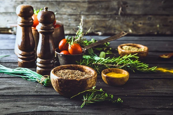 Legumes em madeira — Fotografia de Stock