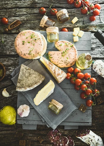 Brânză și salam — Fotografie, imagine de stoc