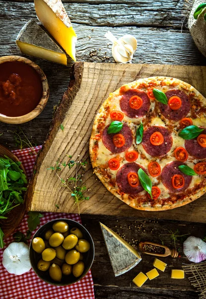 Fresh pizza on wood — Stock Photo, Image