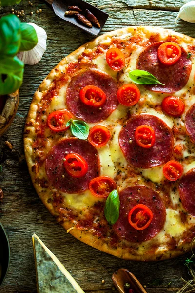 Fresh pizza on wood — Stock Photo, Image