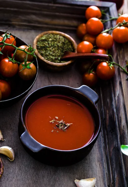 Домашний томатный суп — стоковое фото