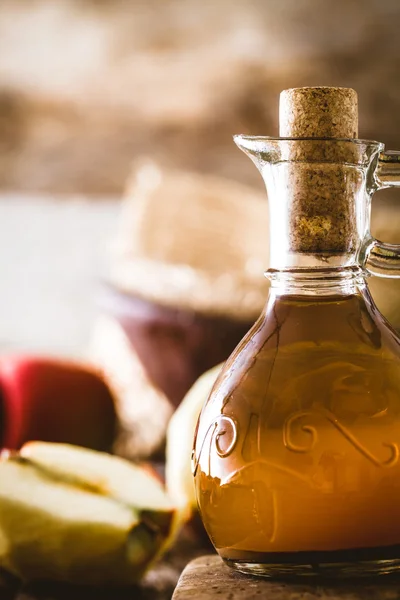 Organic apple vinegar — Stock Photo, Image