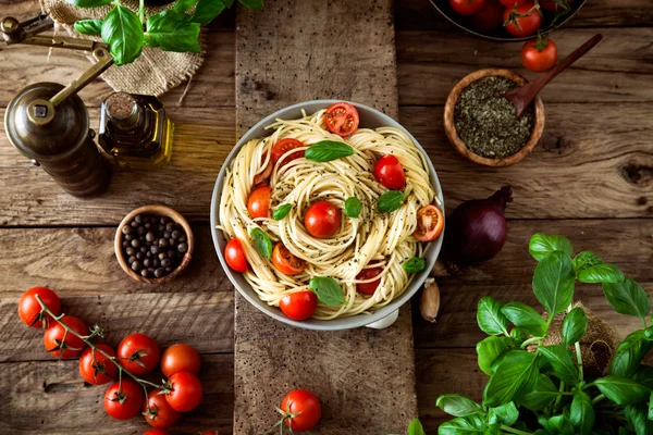 Pasta och tomat soppa — Stockfoto