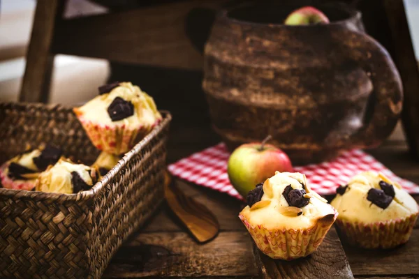 Čokoládové chipsy a mandlové muffiny — Stock fotografie