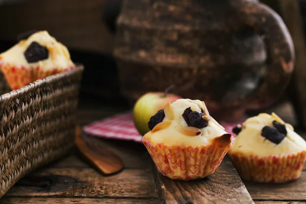 Čokoládové chipsy a mandlové muffiny — Stock fotografie