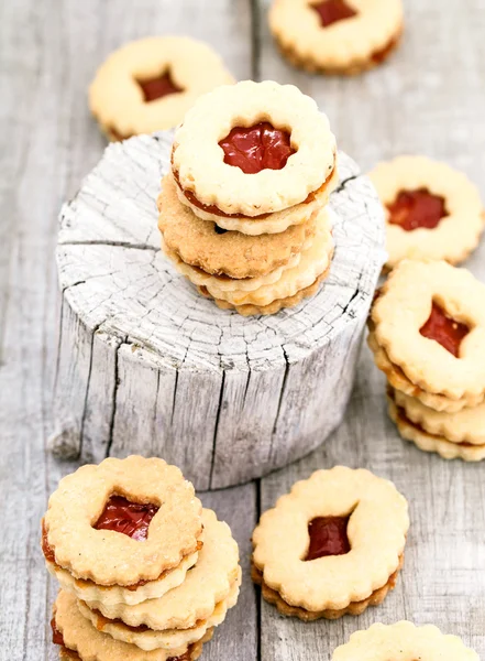 Linzer cookies on wooden table — Stock Photo, Image