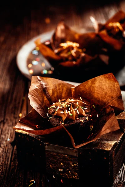Čokoládové muffiny na stůl — Stock fotografie