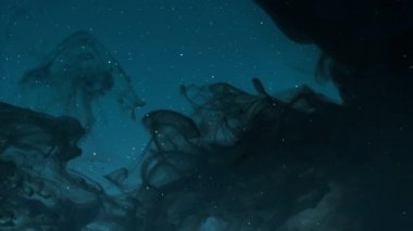 Garip bir Kara duman yıldızlı karartma geceleri gökyüzü mavi gökyüzü - dönen yıldız işaretini kaldırın ve yapım swirls duman