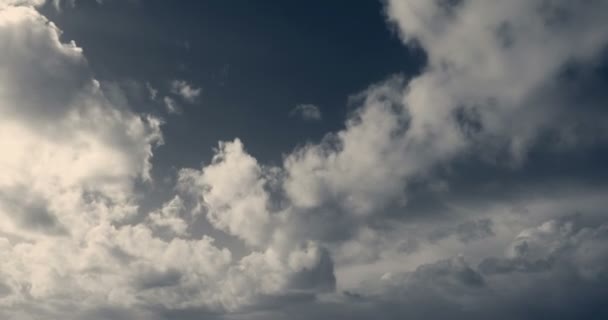 Timelapse Cumulus Alb Obscuring Cerul Duotone Albastru Galben Imagini — Videoclip de stoc