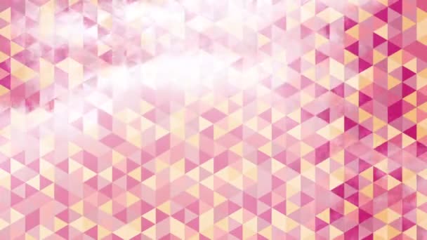 Animación en colores femeninos con triángulos y nubes en timelapse en el fondo — Vídeo de stock